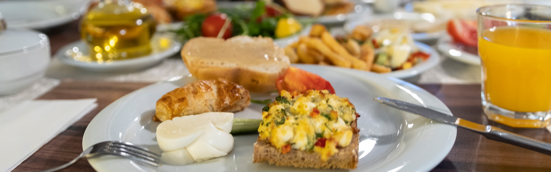 Susuzlu Otelleri kahvaltı sunumu